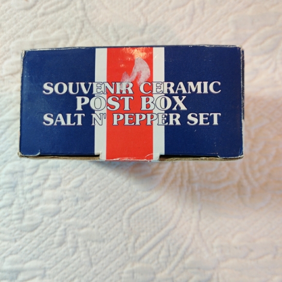 House Of Valentina Souvenir UK Post Box Salt And Pepper Shakers Set New Boxed - Picture 3 of 4